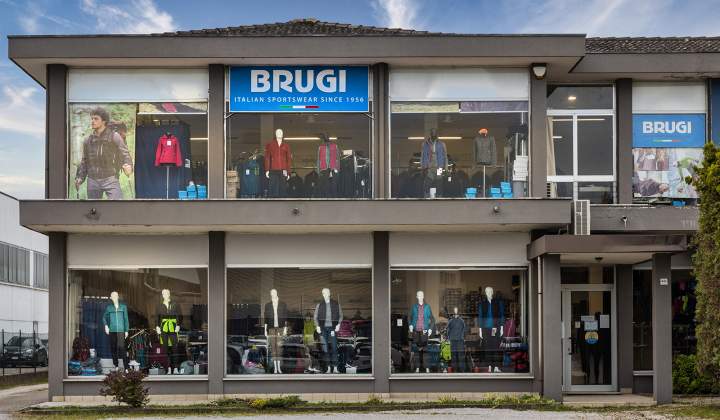 00007_sede-brugi-store-este.jpg